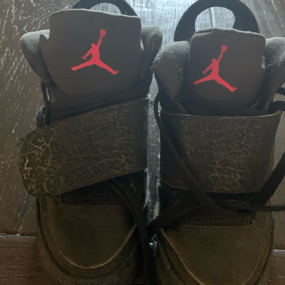 EUC GIRLS JORDAN RUNNING SHOES